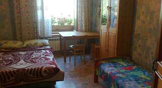 Гостевой дом Проживание в семье в Иркутске Иркутск Трехместный номер с общей ванной комнатой-2